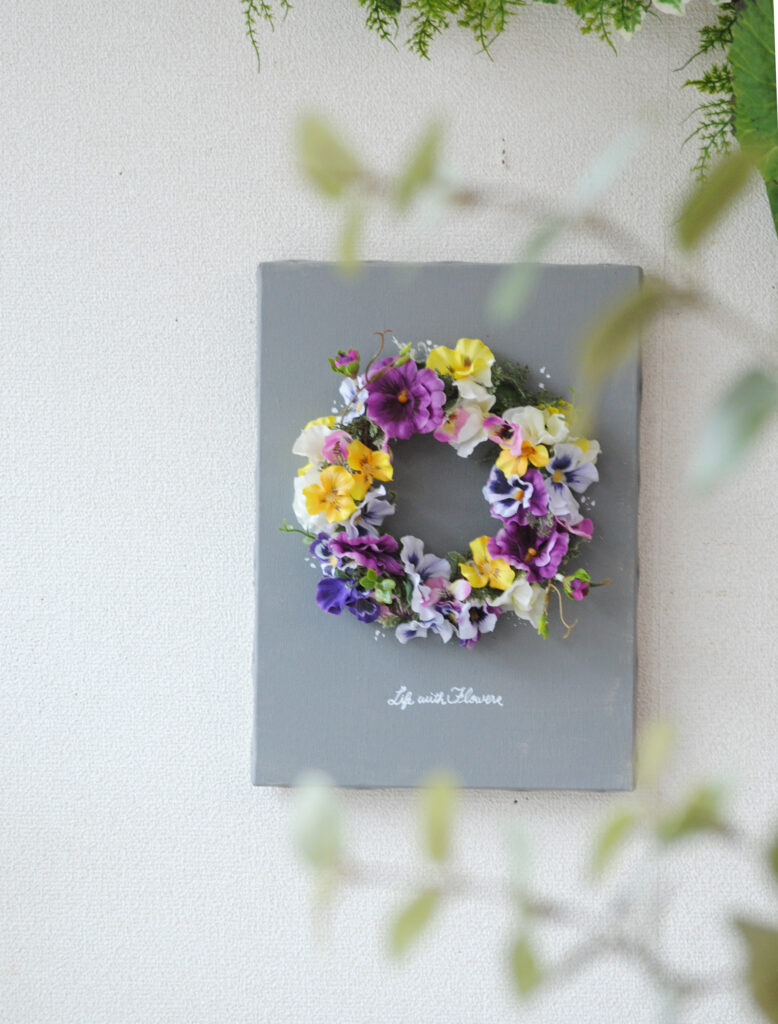 パンジービオラのフラワーキャンバスリース