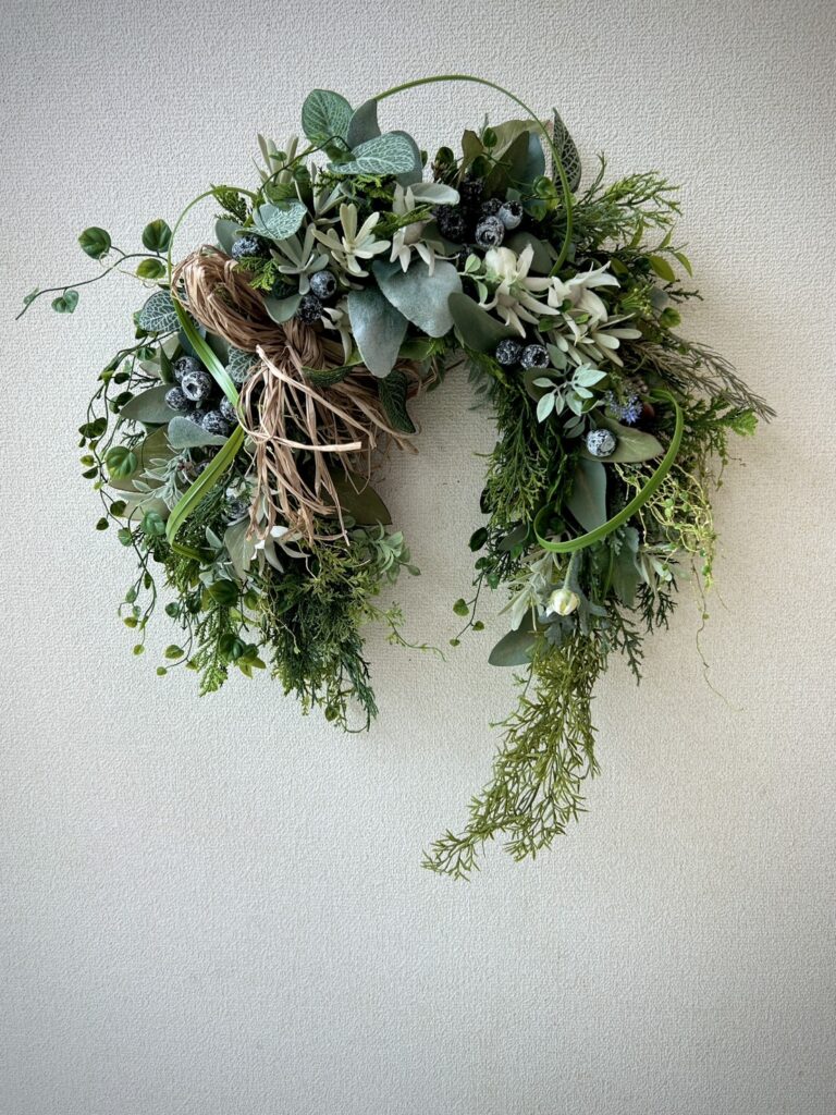 葡萄の実と白あじさいの馬蹄リース⚪︎ドライフラワーリース 葡萄の実と白あじさいの馬蹄リース⚪︎ドライフラワーリース