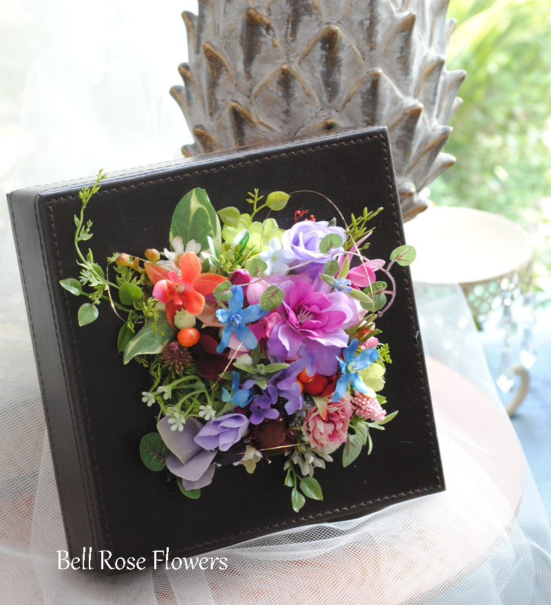 レザー調のボックスフラワー