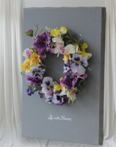 フラワーキャンバスで楽しむパンジー・ビオラ｜キャンバスリース